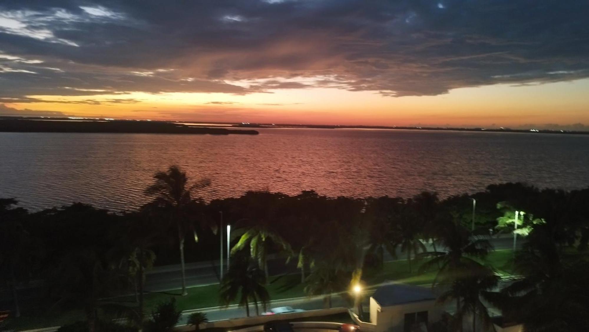 “Magic Sunrise At Cancun” Zewnętrze zdjęcie